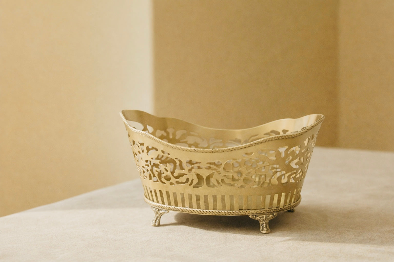 Rajvra Brass Tray